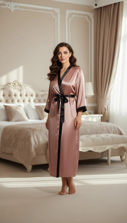Kimono en Satin Rose et Noir pour Femme | Élégance Longue | Ceinture Noire | 1 Pièce - Mise en situation portée