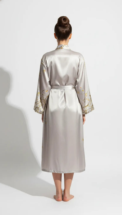 Pyjama Satin Argenté Fleurie pour Femme | Nuisette Décolletée & Kimono Long | Ensemble 2 Pièces - Vue de dos