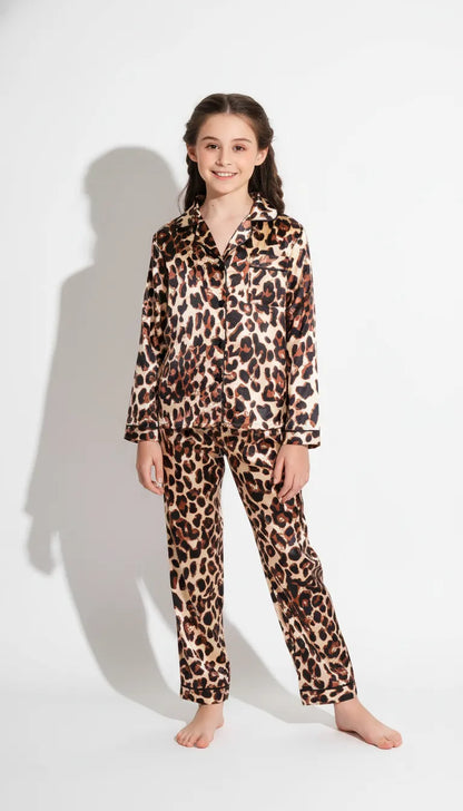 Pyjama Satin Beige Léopard pour Fille | Romantique | Chemise manches longues et pantalon | 2 Pièces - Vue de face