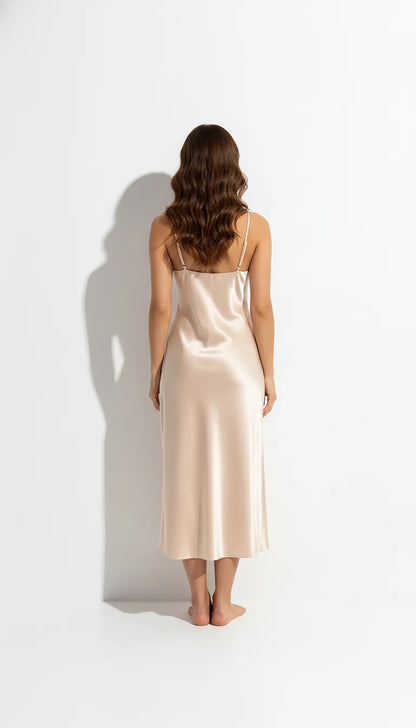 Pyjama Satin Beige pour Femme | Nuisette Romantique | Robe Longue Fluide 1 Pièce - Vue de dos