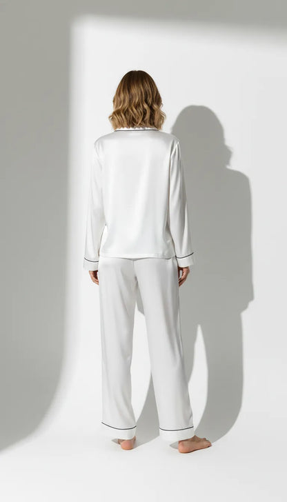 Pyjama Satin Blanc Classique pour Femme | Chemise et Pantalon Élégants avec liserés noirs | Ensemble 2 Pièces - Vue de dos