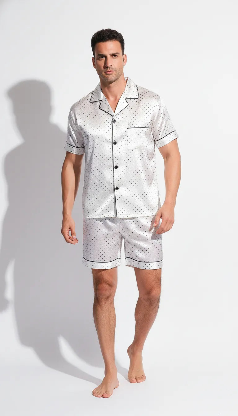 Pyjama Satin Blanc à Pois Noirs pour Homme | Chic & Élégant | Short et Chemise Manches Courtes | Ensemble 2 Pièces - Vue de face