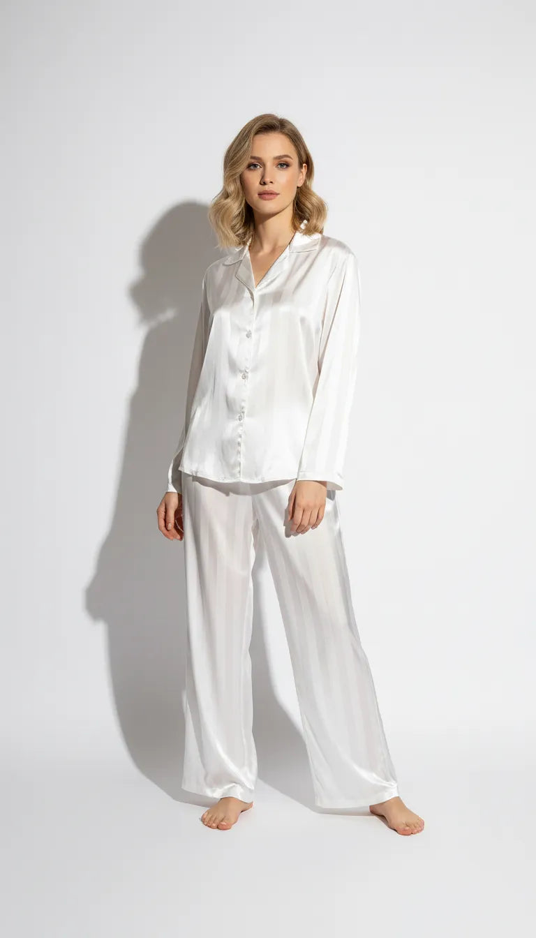 Pyjama Satin Blanc à Rayures pour Femme | Chemise à Col et Pantalon Long | Ensemble 2 Pièces - Vue de face