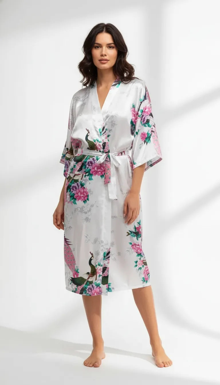 Pyjama Satin Blanc et Rose pour Femme | Kimono Long à Motifs Paon | 1 Pièce - Vue de face