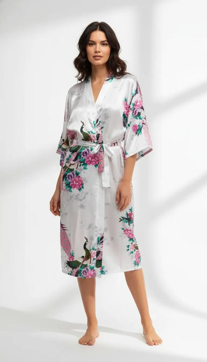 Pyjama Satin Blanc et Rose pour Femme | Kimono Long à Motifs Paon | 1 Pièce - Vue de face