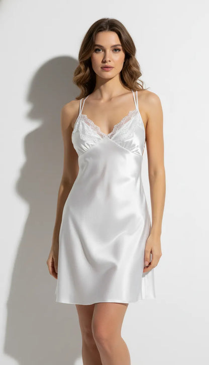 Pyjama Satin Blanc pour Femme | Nuisette Romantique avec Dentelle | 1 Pièce - Vue de face