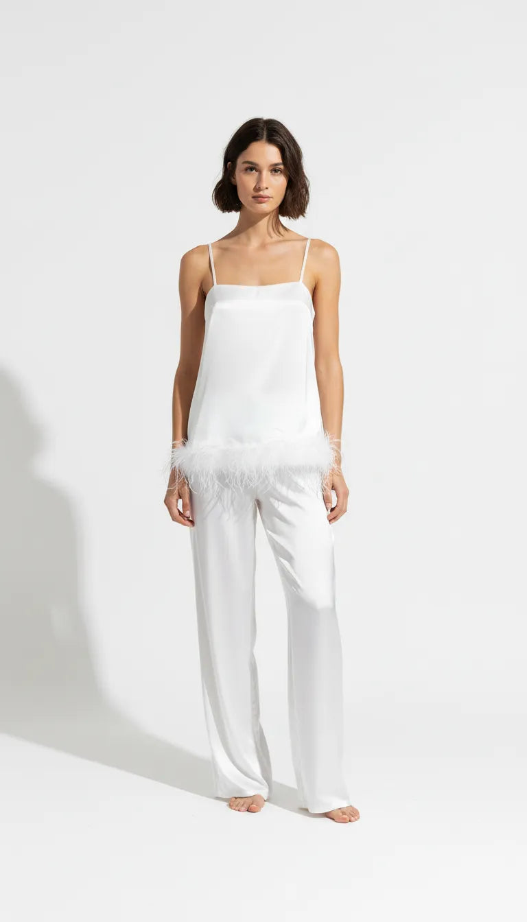 Pyjama Satin Blanc pour Femme | Débardeur à fines bretelles et Pantalon large à plumes | 2 Pièces - Vue de face