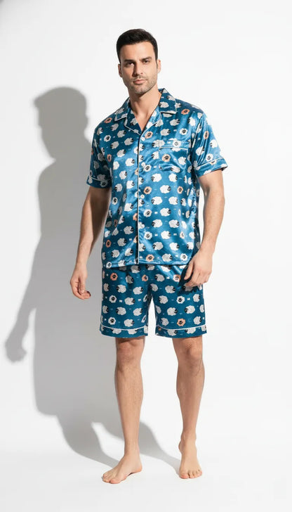 Pyjama Satin Bleu Ciel et Moutons pour Homme | Chic et Original | Chemise Manches Courtes & Short | Ensemble 2 Pièces - Vue de face