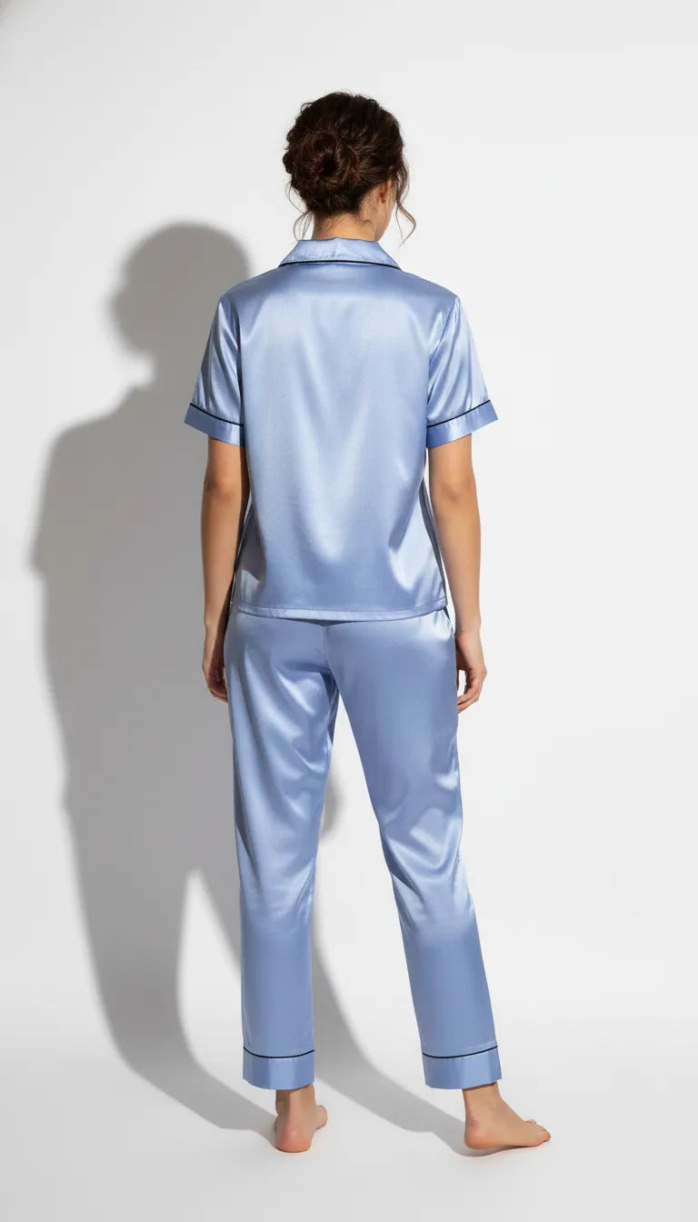 Pyjama Satin Bleu Ciel pour Femme | Ensemble Chic et Décontracté | Pantalon et Haut Manches Courtes | 2 Pièces - Vue de dos
