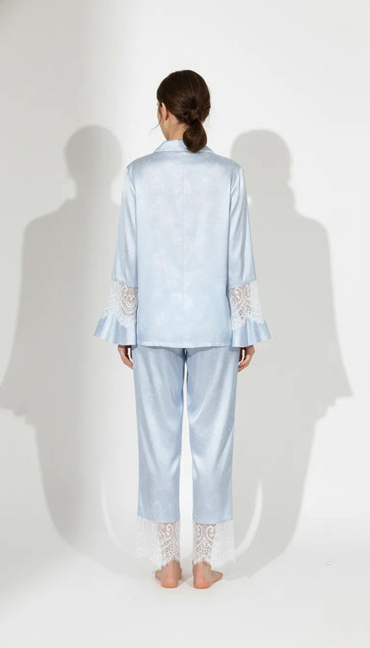 Pyjama Satin Bleu Ciel pour Femme | Ensemble Romantique Dentelle | Chemise Manches Longues & Pantalon | 2 Pièces - Vue de dos