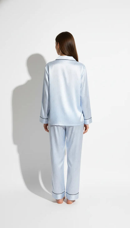 Pyjama Satin Bleu Ciel pour Femme | Ensemble Classique Élégant | Chemise Manches Longues et Pantalon | 2 Pièces - Vue de dos