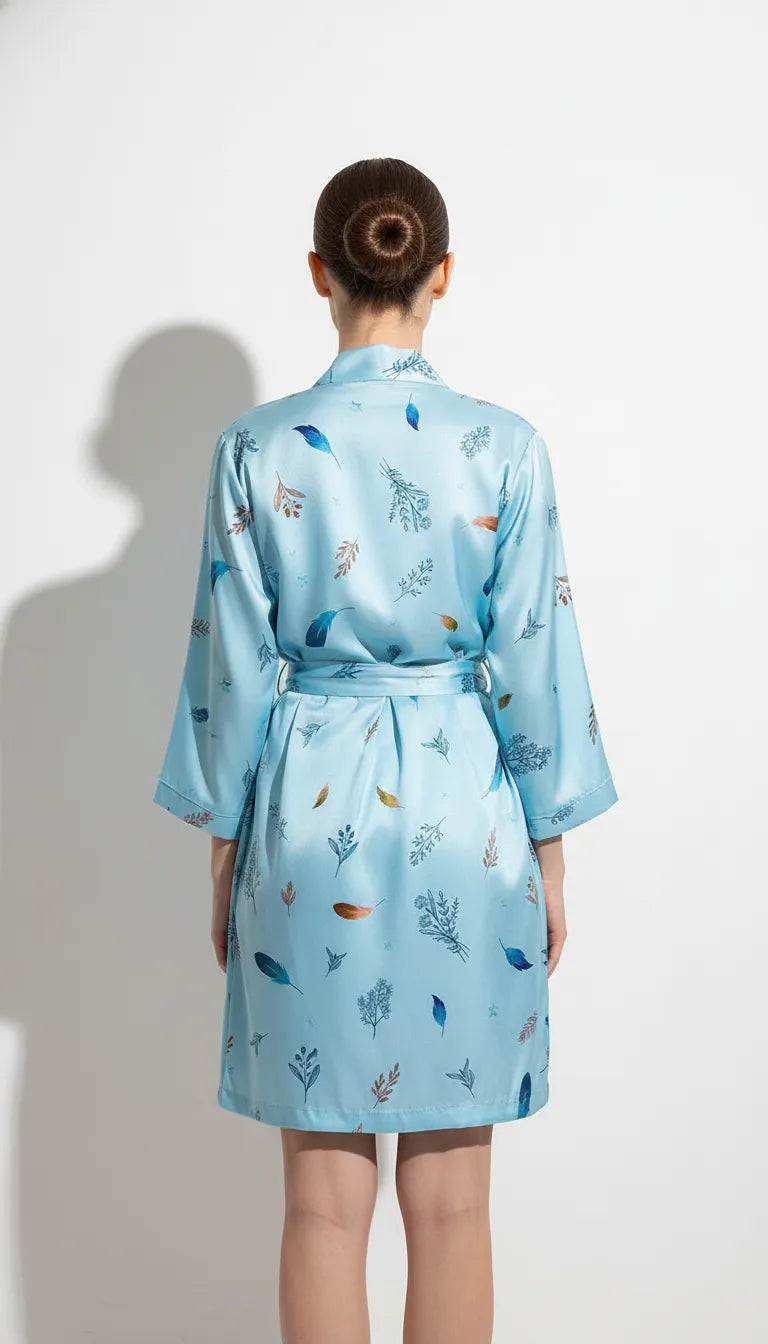 Pyjama Satin Bleu Ciel pour Femme | Romantique | Kimono Long + Débardeur + Short | Ensemble 3 Pièces - Vue de dos