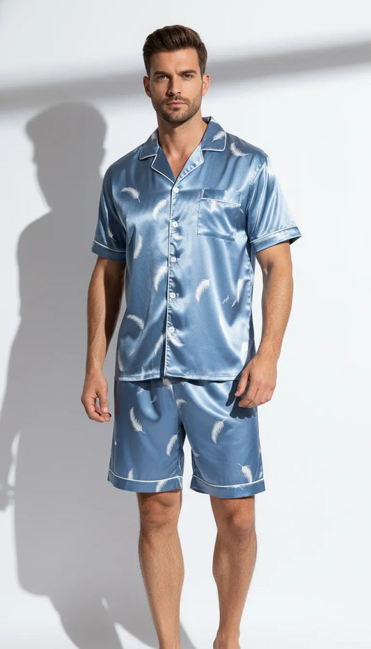 Pyjama Satin Bleu Ciel pour Homme | Motif Plumes | Chemise Manches Courtes & Short | 2 Pièces - Vue de face