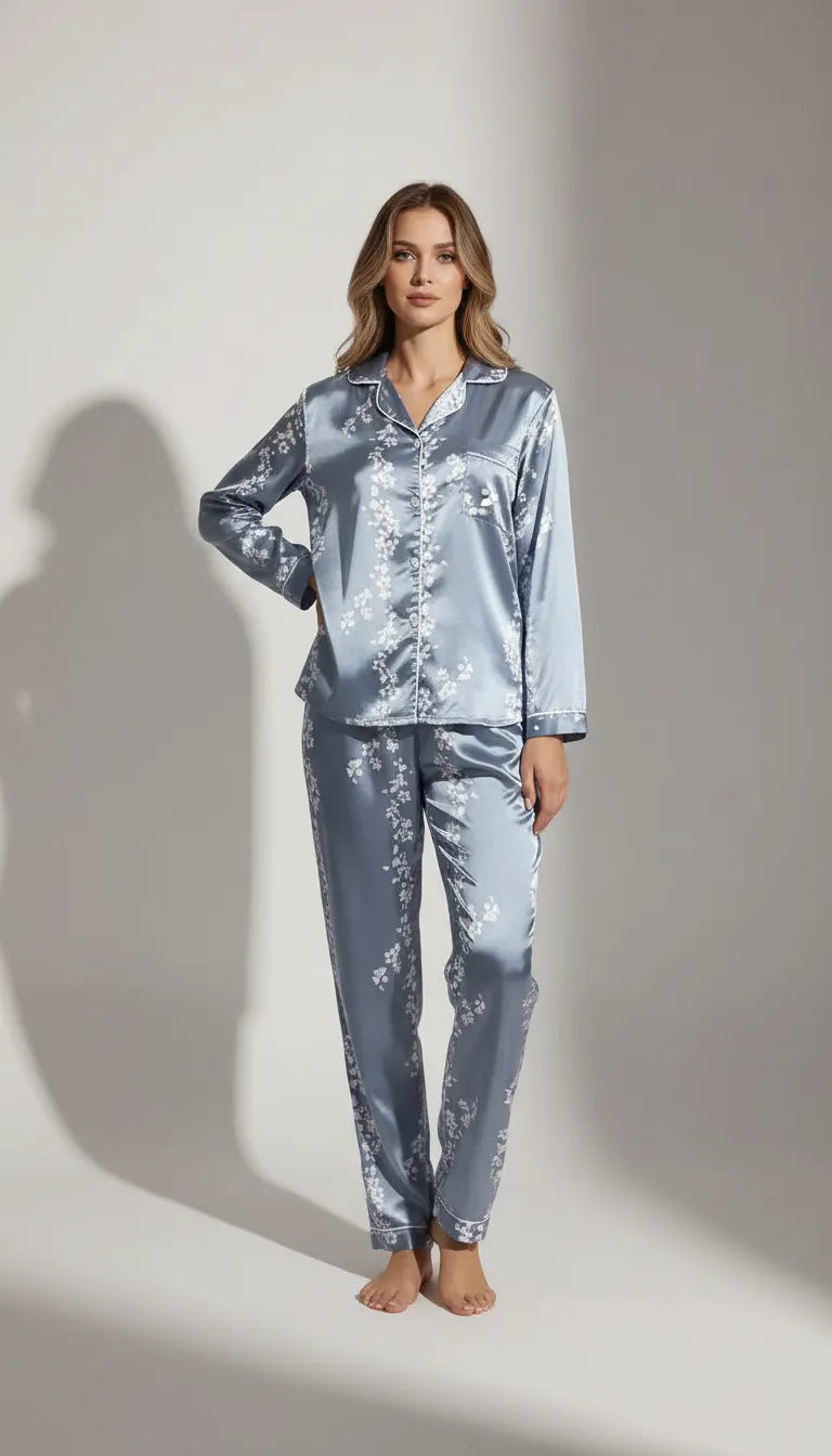 Pyjama Satin Bleu Clair Floral Femme | Chic & Romantique | Chemise & Pantalon | 2 Pièces - Vue de face