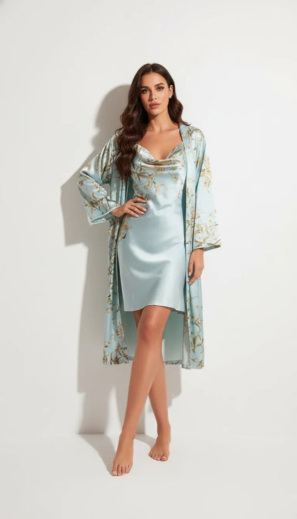 Pyjama Satin Bleu Floral pour Femme | Nuisette Décolletée & Kimono Long | Ensemble 2 Pièces - Vue de face