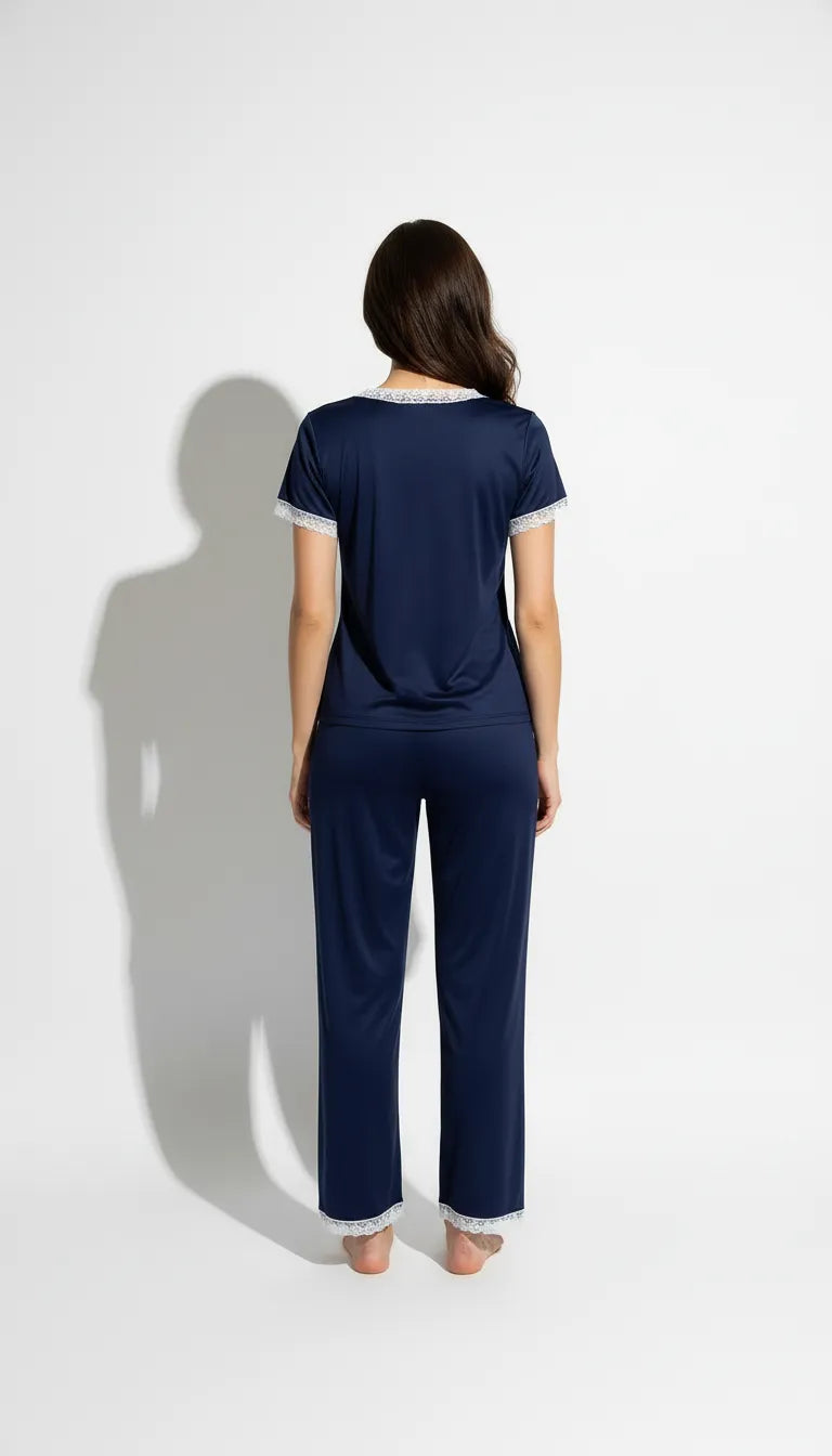 Pyjama Satin Bleu Marine pour Femme | Ensemble Romantique 2 Pièces | Pantalon et Haut Manches Courtes avec Dentelle - Vue de dos