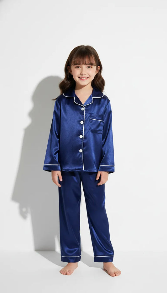 Pyjama Satin Bleu Marine pour Enfant | Classique et Élégant | Chemise Manches Longues et Pantalon | 2 Pièces - Vue de face