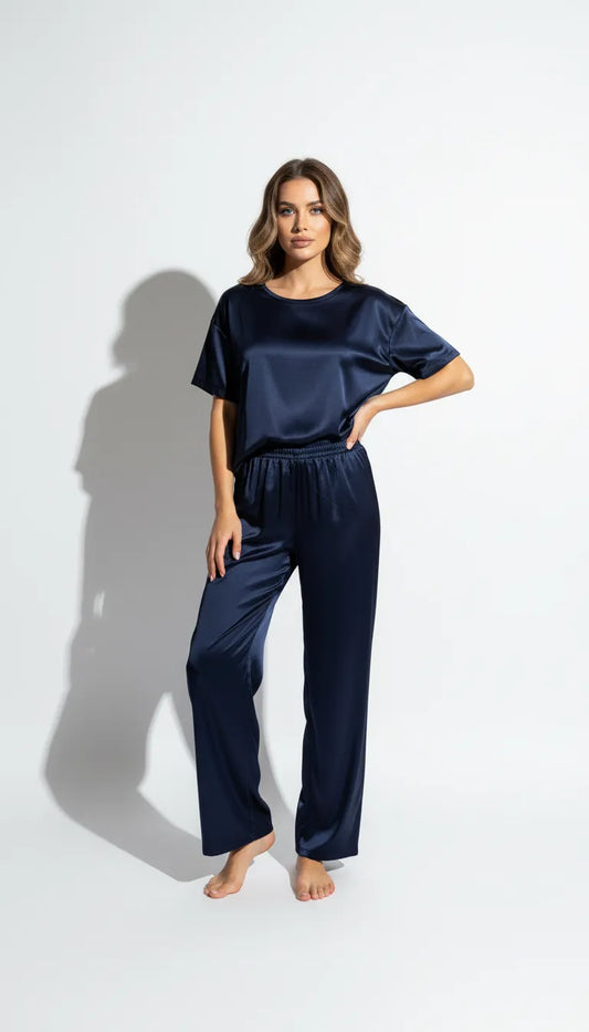 Pyjama Satin Bleu Marine pour Femme | Ensemble 2 Pièces : T-shirt manches courtes & Pantalon fluide - Vue de face