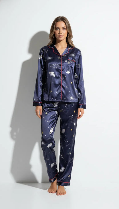 Pyjama Satin Bleu Nuit Étoilé pour Femme | Ensemble 2 Pièces | Chemise Manches Longues et Pantalon - Vue de face
