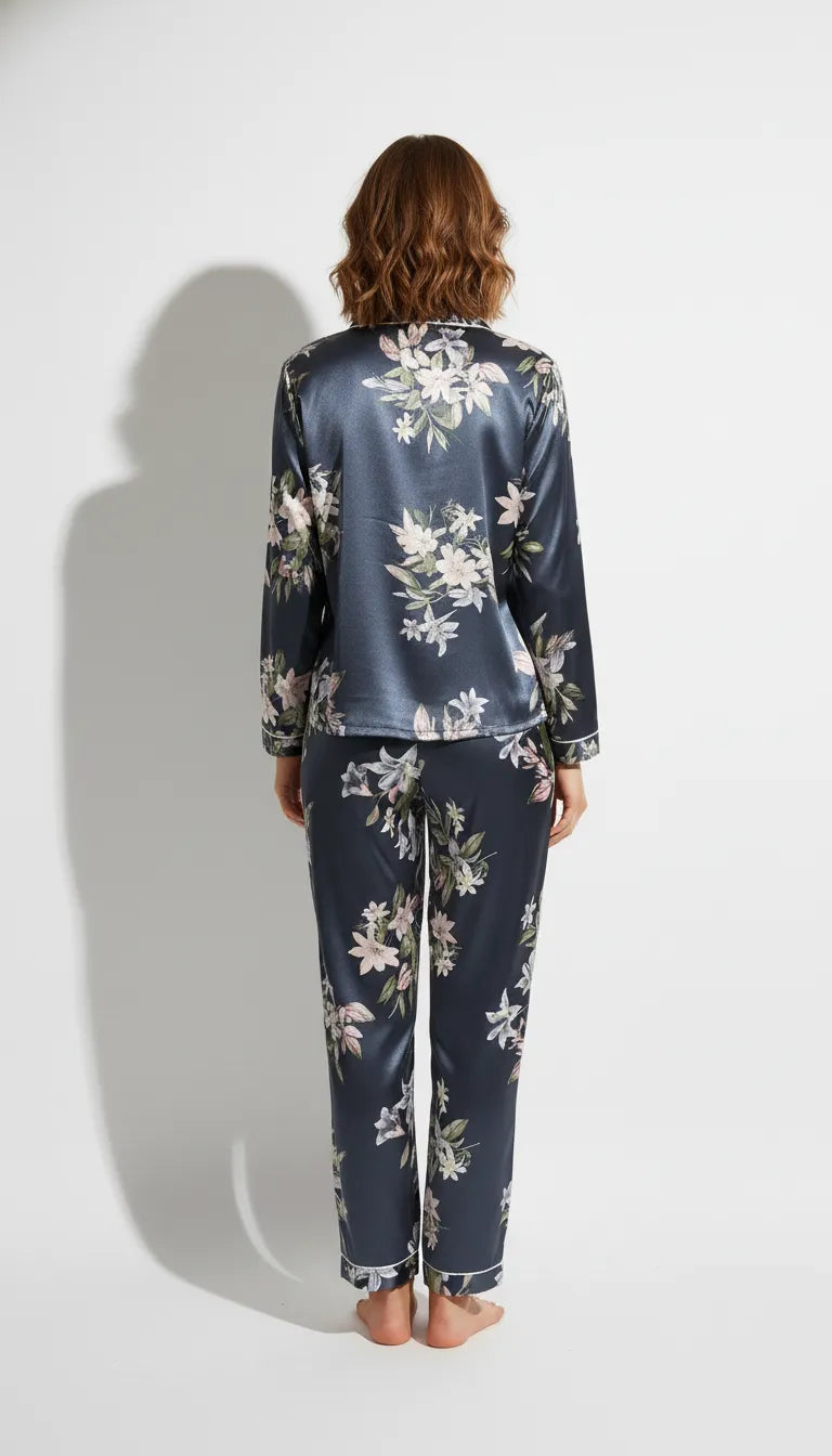 Pyjama Satin Bleu Nuit et Floral pour Femme | Chic et Confortable | Pantalon et Haut Manches Longues | Ensemble 2 Pièces - Vue de dos