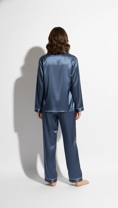 Pyjama Satin Bleu Nuit pour Femme | Chemise Boutonnée avec Poche et Pantalon Fluide | Ensemble 2 Pièces - Vue de dos