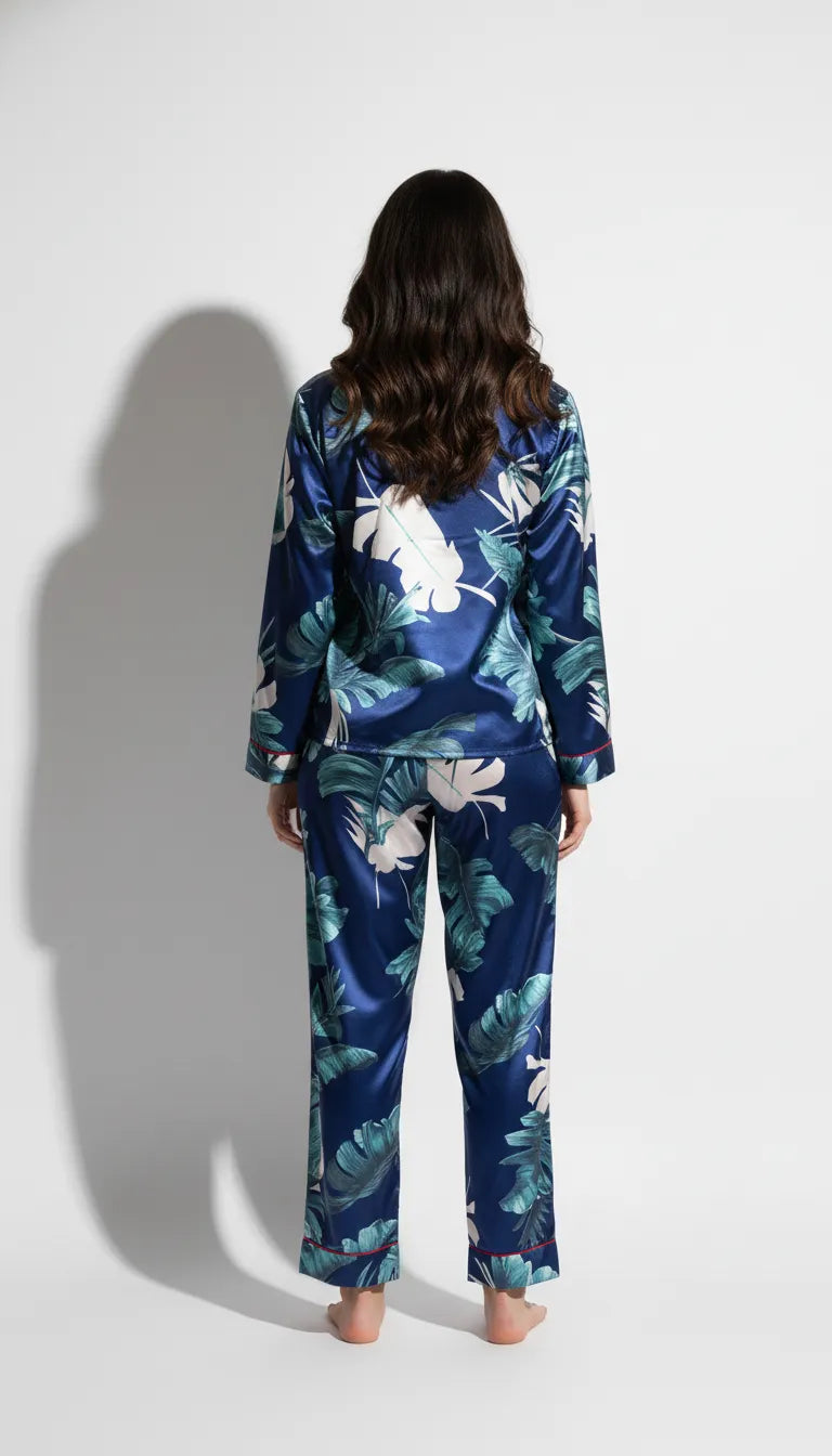 Pyjama Satin Bleu à Imprimé Floral pour Femme | Chic et Confortable | Chemise Manches Longues et Pantalon | 2 Pièces. - Vue de dos