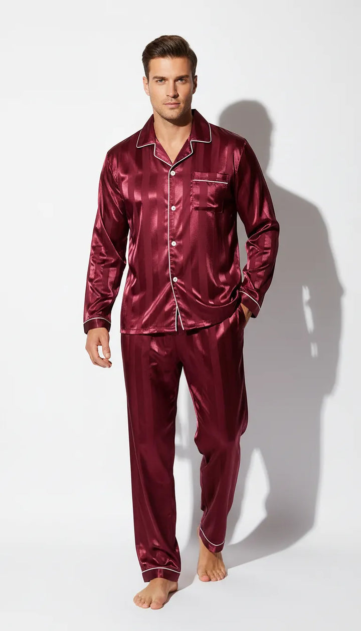Pyjama Satin Bordeaux pour Homme | Classique Rayé Élégant | Chemise Manches Longues & Pantalon | 2 Pièces - Vue de face