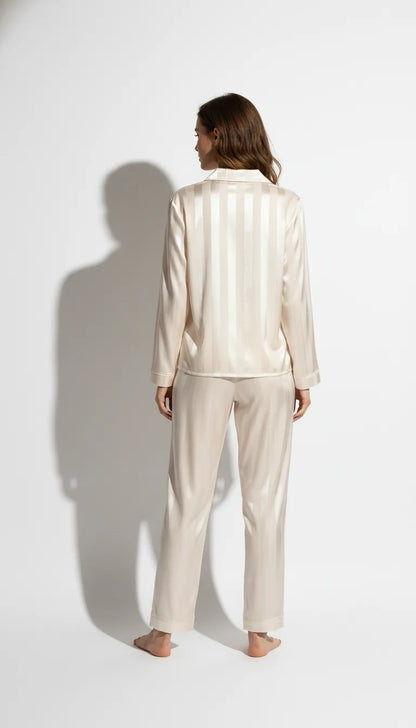 Pyjama Satin Crème à Rayures pour Femme | Classique et Élégant | Ensemble Chemise et Pantalon Long | 2 Pièces - Vue de dos