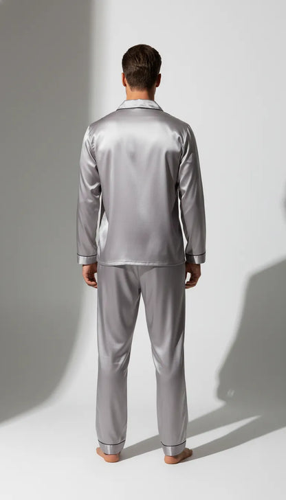 Pyjama Satin Gris Argenté pour Homme | Classique & Chic | Chemise Manches Longues & Pantalon | 2 Pièces - Vue de dos