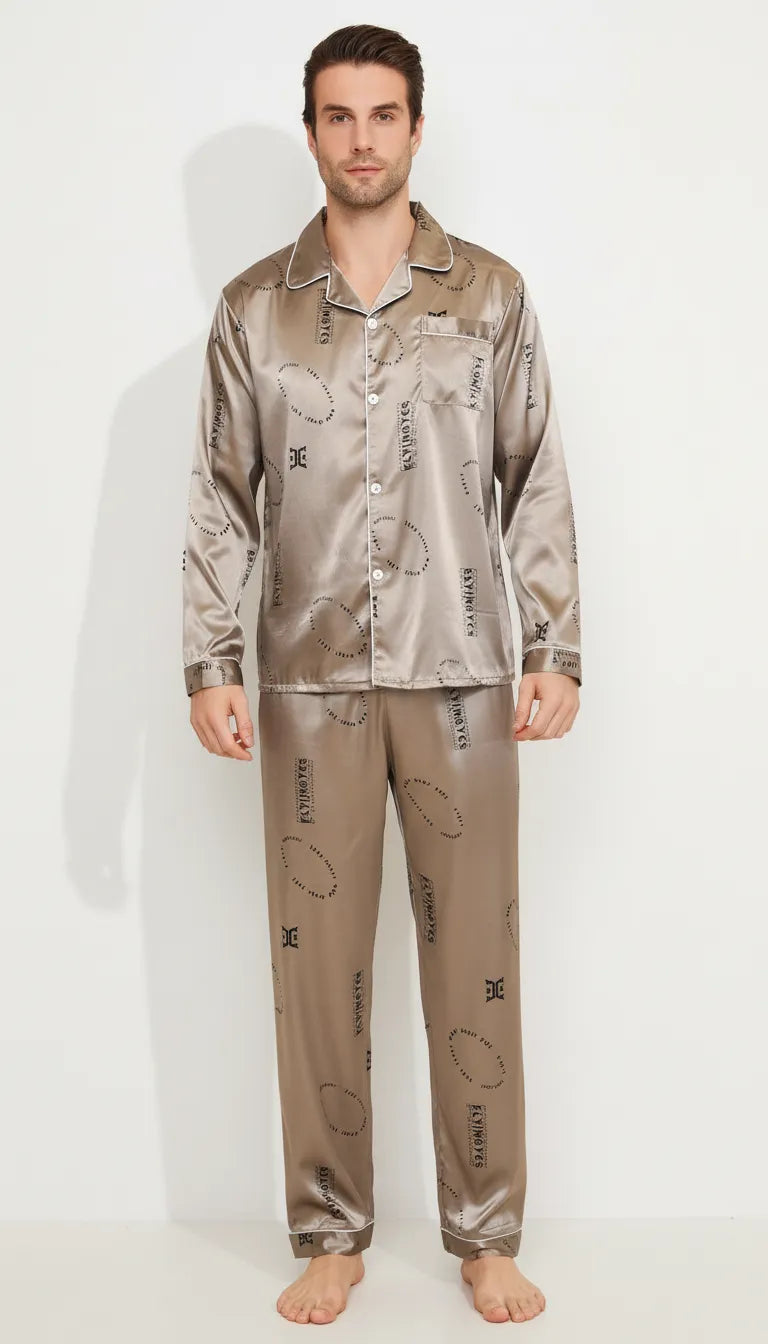 Pyjama Satin Gris Argenté pour Homme | Moderne et Chic | Chemise boutonnée Manches longues et Pantalon | 2 Pièces - Vue de face