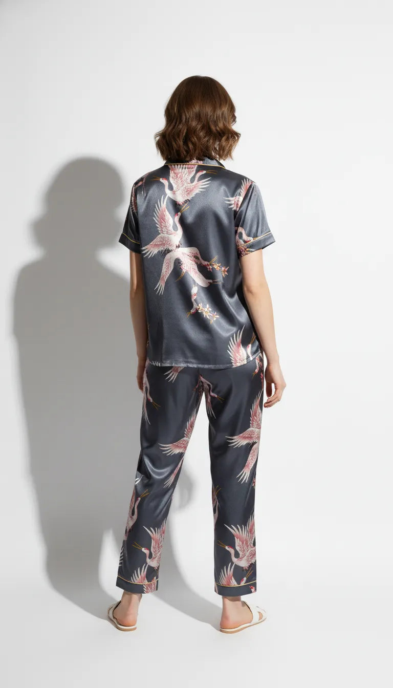 Pyjama Satin Gris & Rose Femme | Motif Grue | Chemise Manches Courtes & Pantalon | Ensemble 2 pièces - Vue de dos