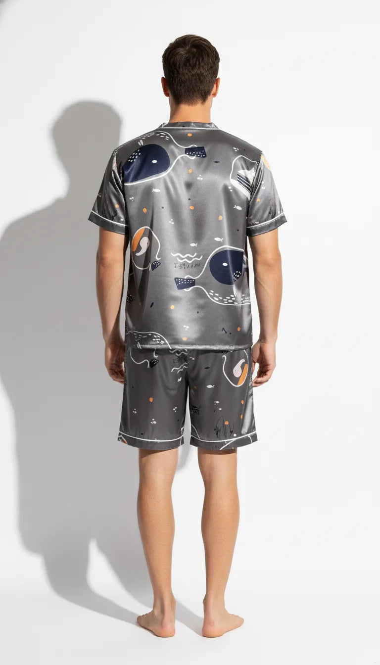 Pyjama Satin Gris avec Motifs | Chic et Confortable | T-shirt Manches Courtes & Short Homme | Ensemble 2 Pièces - Vue de dos