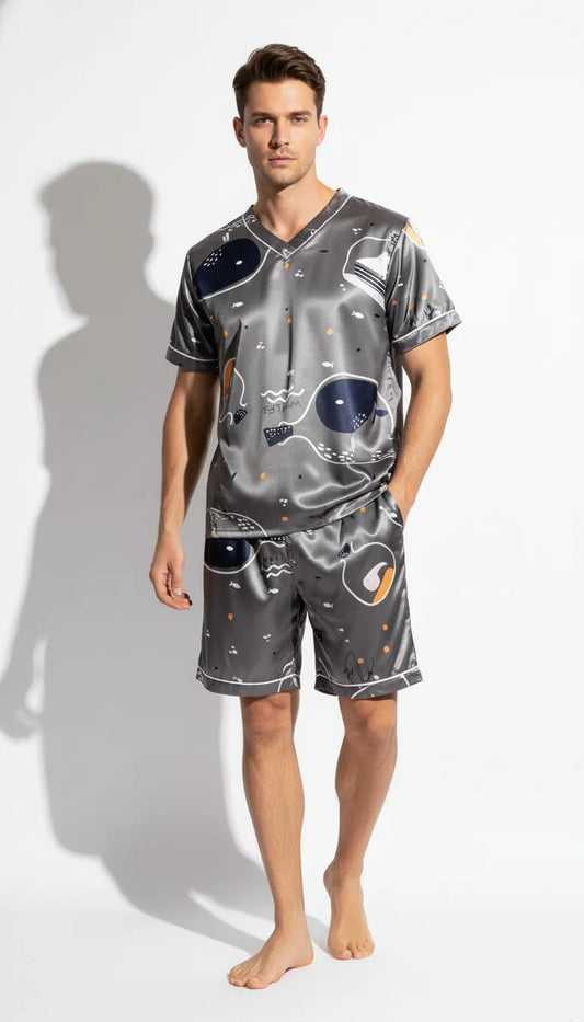 Pyjama Satin Gris avec Motifs | Chic et Confortable | T-shirt Manches Courtes & Short Homme | Ensemble 2 Pièces - Vue de face