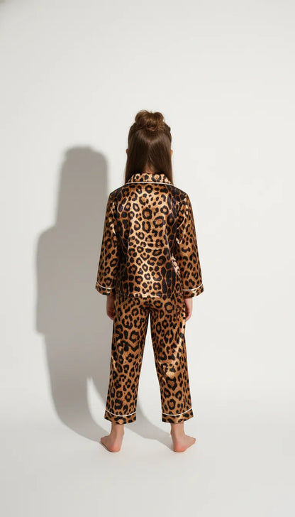 Pyjama Satin Léopard Marron Enfant | Tendance & Confort | Chemise Manches Longues & Pantalon | Ensemble 2 Pièces - Vue de dos