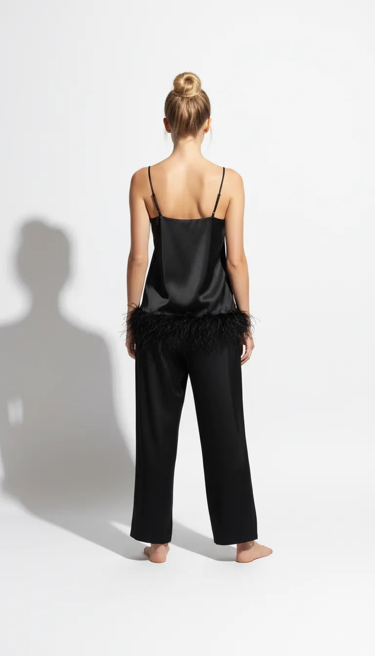 Pyjama Satin Noir Femme | Nuisette à fines bretelles et bas long orné de plumes | 2 Pièces - Vue de dos
