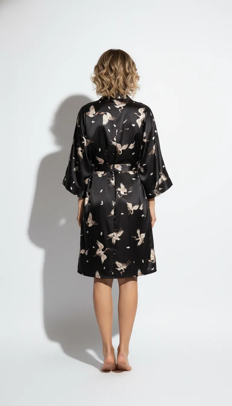 Pyjama Satin Noir Femme | Kimono long, Débardeur et Short assortis | Ensemble 3 Pièces - Vue de dos