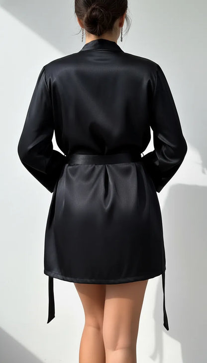 Pyjama Satin Noir Femme | Nuisette Décolletée et Kimono Fluide | 2 Pièces - Vue de dos