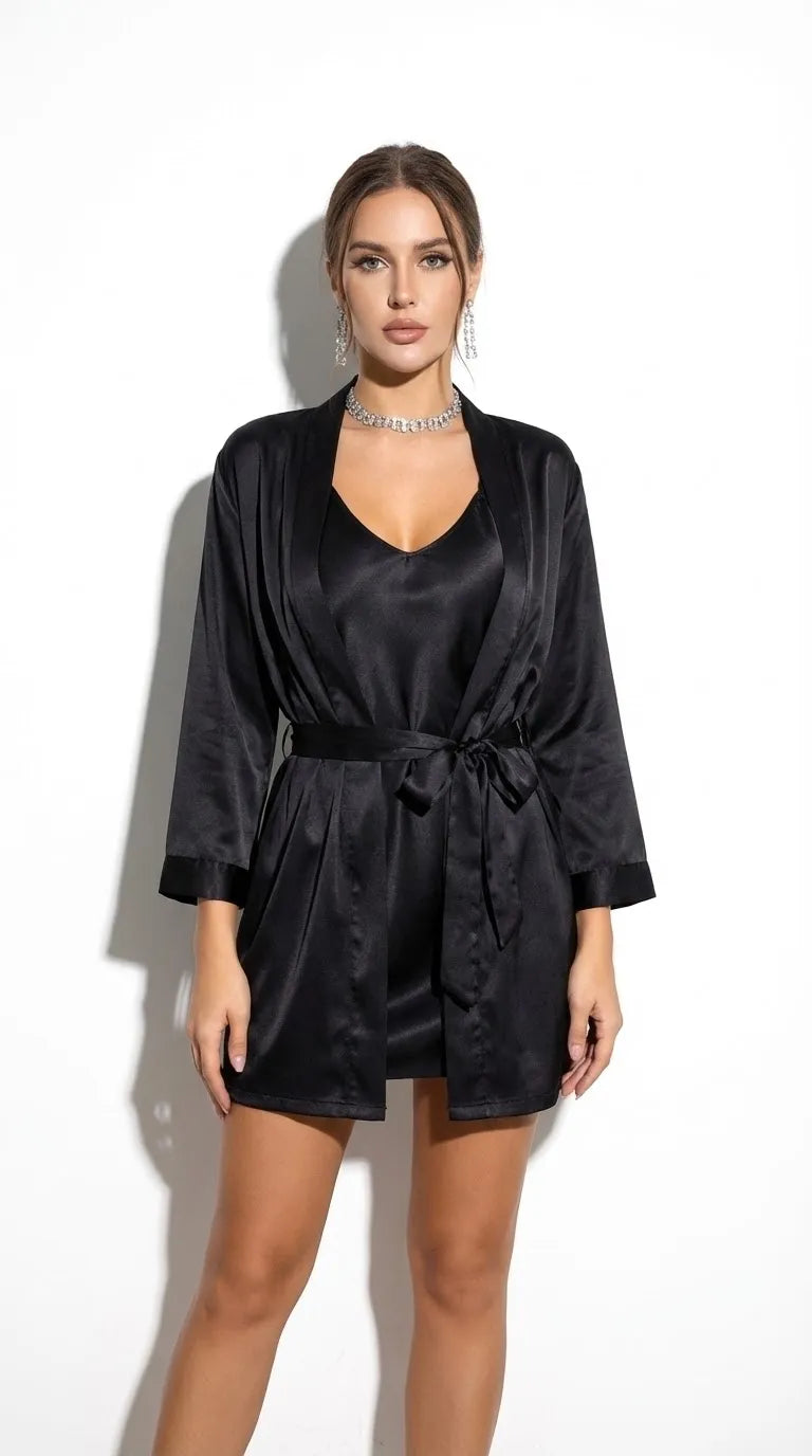 Pyjama Satin Noir Femme | Nuisette Décolletée et Kimono Fluide | 2 Pièces - Vue de face