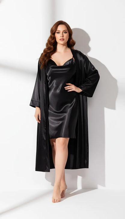 Pyjama Satin Noir Femme | Nuisette décolletée et Kimono long | Ensemble 2 Pièces - Vue de face