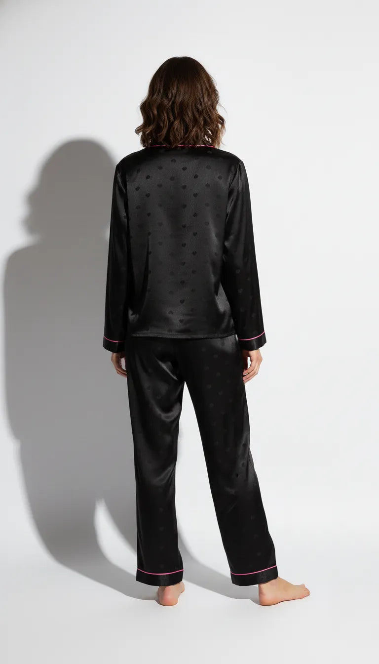 Pyjama Satin Noir et Rose pour Femme | Chic Moderne avec Motifs Coeur | Chemise Manches Longues & Pantalon | 2 Pièces - Vue de dos