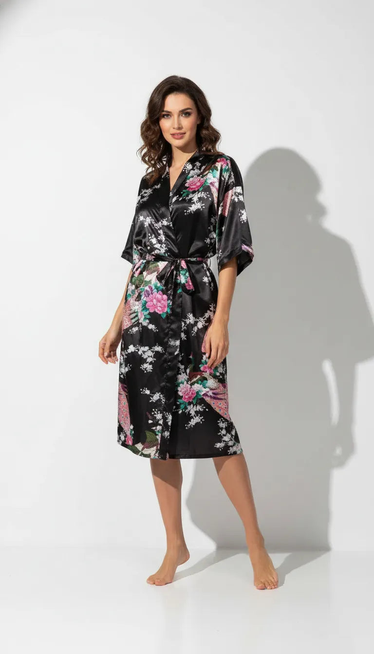 Pyjama Satin Noir et Rose pour Femme | Kimono Long à Motifs Floraux | 1 Pièce - Vue de face
