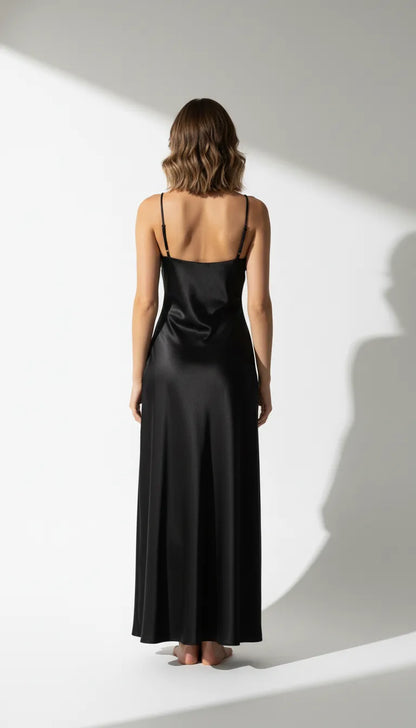 Pyjama Satin Noir pour Femme | Nuisette Longue avec Fente | 1 Pièce - Vue de dos