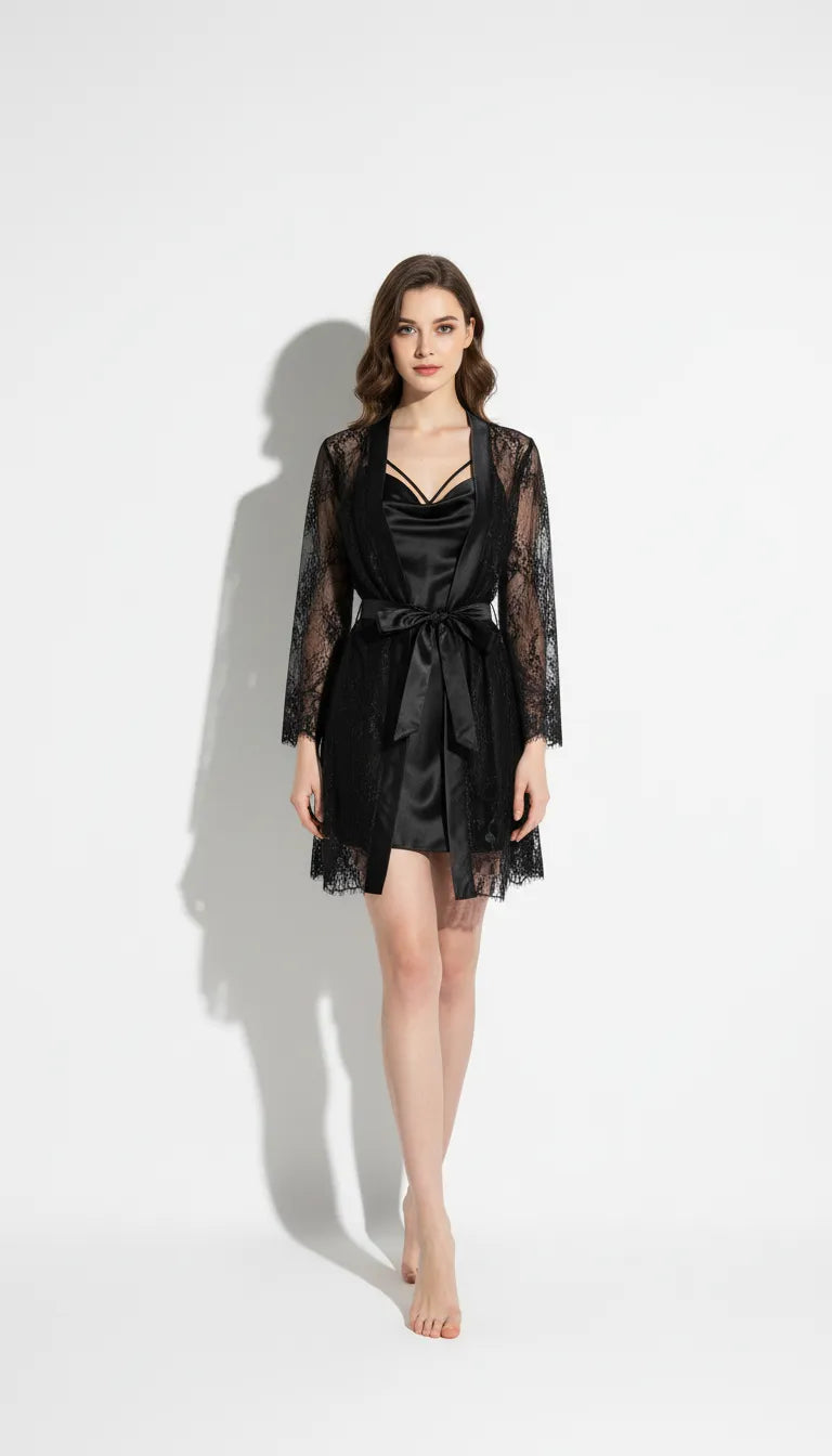Pyjama Satin Noir pour Femme | Kimono en Dentelle Longues Manches | Ensemble 2 Pièces - Vue de face
