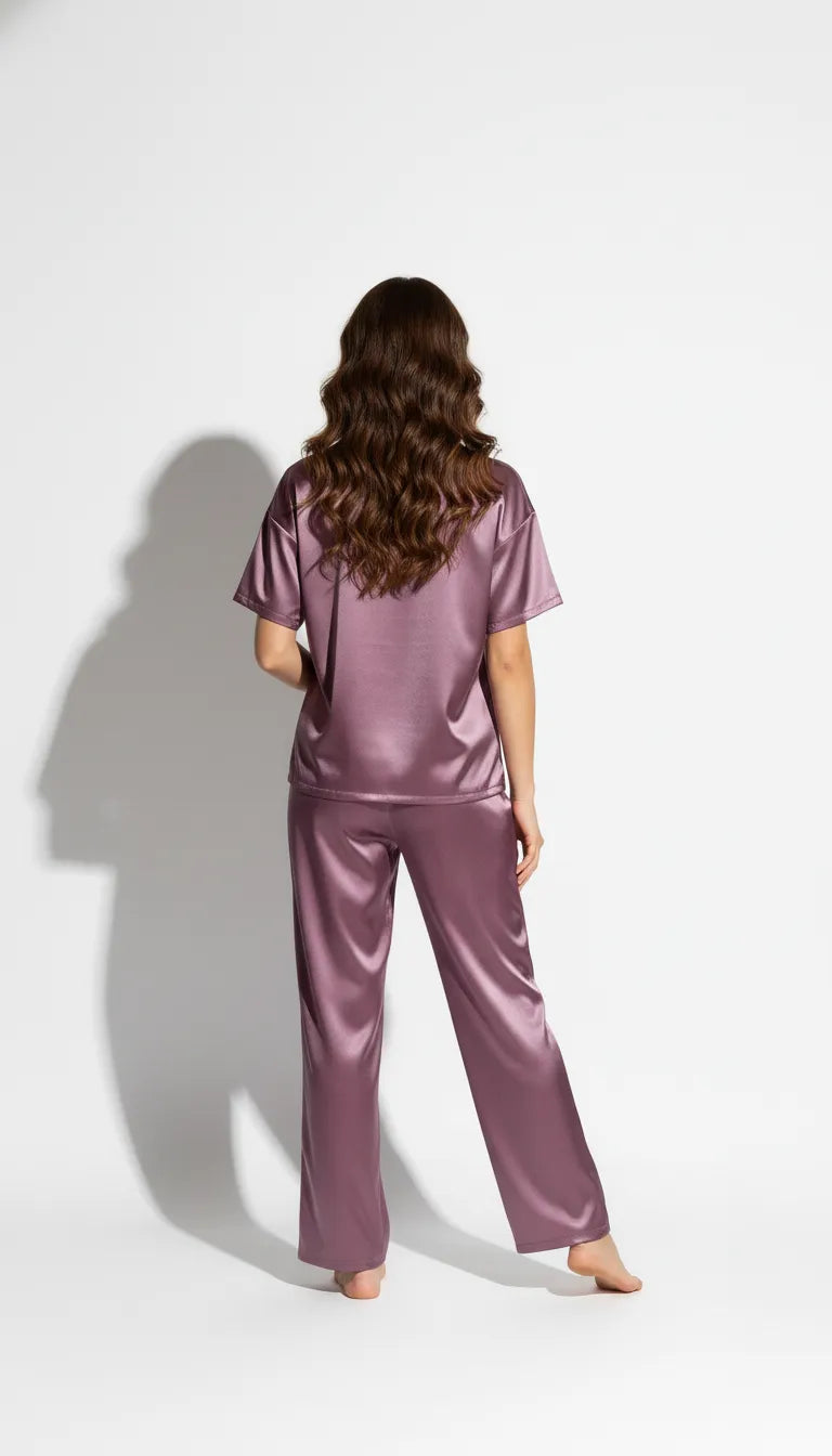 Pyjama Satin Prune pour Femme | Chic et Moderne | Ensemble T-shirt Manches Courtes et Pantalon | 2 Pièces - Vue de dos