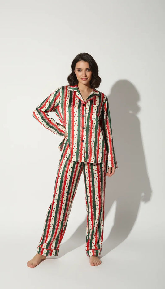 Pyjama Satin Rayures & Pois Vert et Rouge pour Femme | Chic & Cosy | Chemise Manches Longues et Pantalon | 2 Pièces - Vue de face