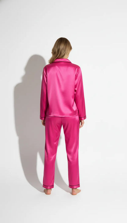 Pyjama Satin Rose Bonbon pour Femme | Chic & Romantique | Chemise Manches Longues & Pantalon | Ensemble 2 Pièces - Vue de dos