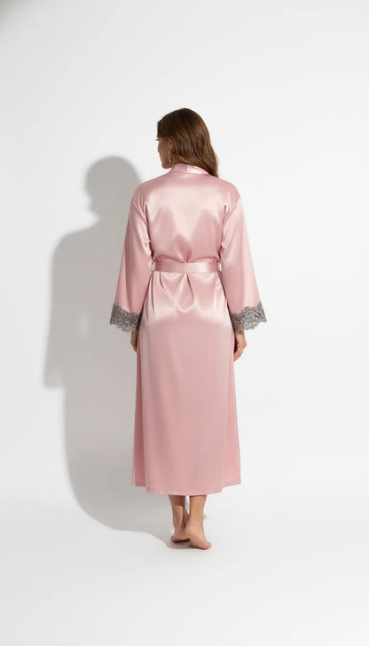 Pyjama Satin Rose Poudré Femme | Nuisette Décolletée & Kimono Long Dentelle | Ensemble 2 Pièces - Vue de dos