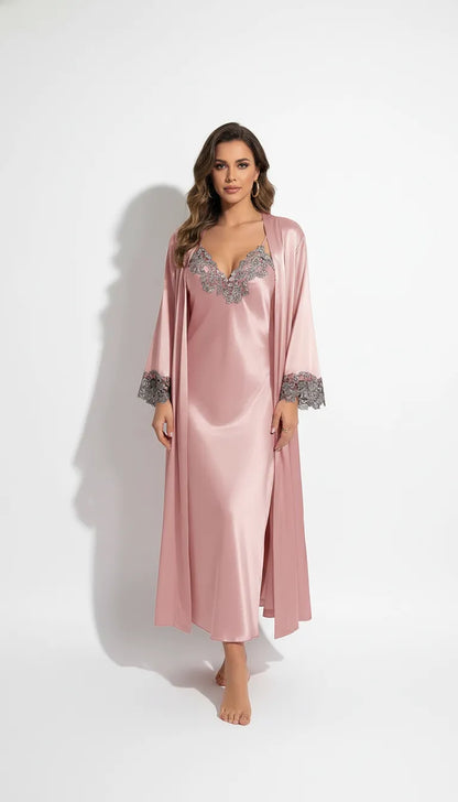 Pyjama Satin Rose Poudré Femme | Nuisette Décolletée & Kimono Long Dentelle | Ensemble 2 Pièces - Vue de face