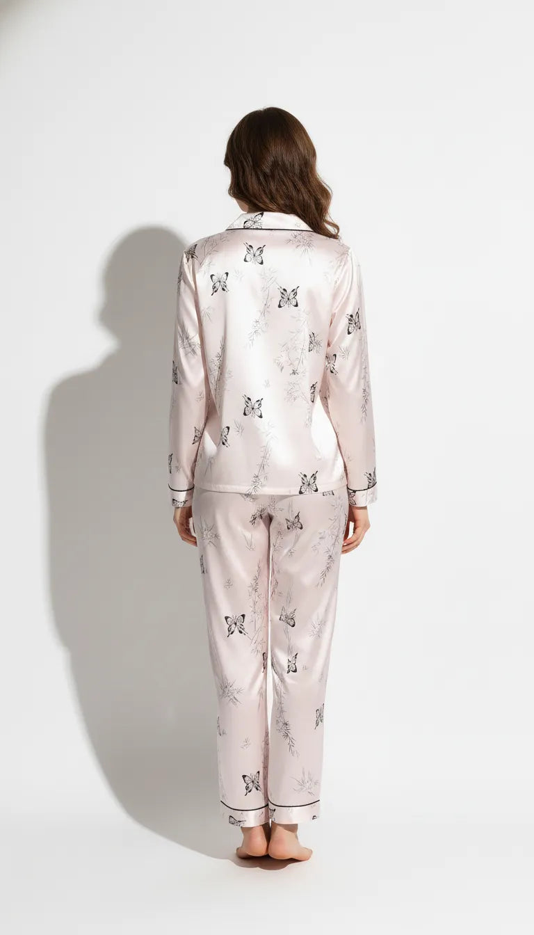 Pyjama Satin Rose Poudré avec Motifs Papillons pour Femme | Chemise à Manches Longues et Pantalon | Ensemble 2 Pièces - Vue de dos