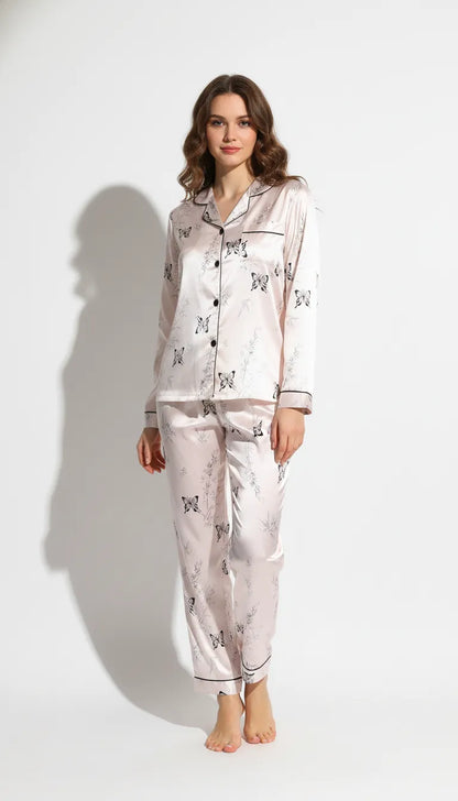 Pyjama Satin Rose Poudré avec Motifs Papillons pour Femme | Chemise à Manches Longues et Pantalon | Ensemble 2 Pièces - Vue de face